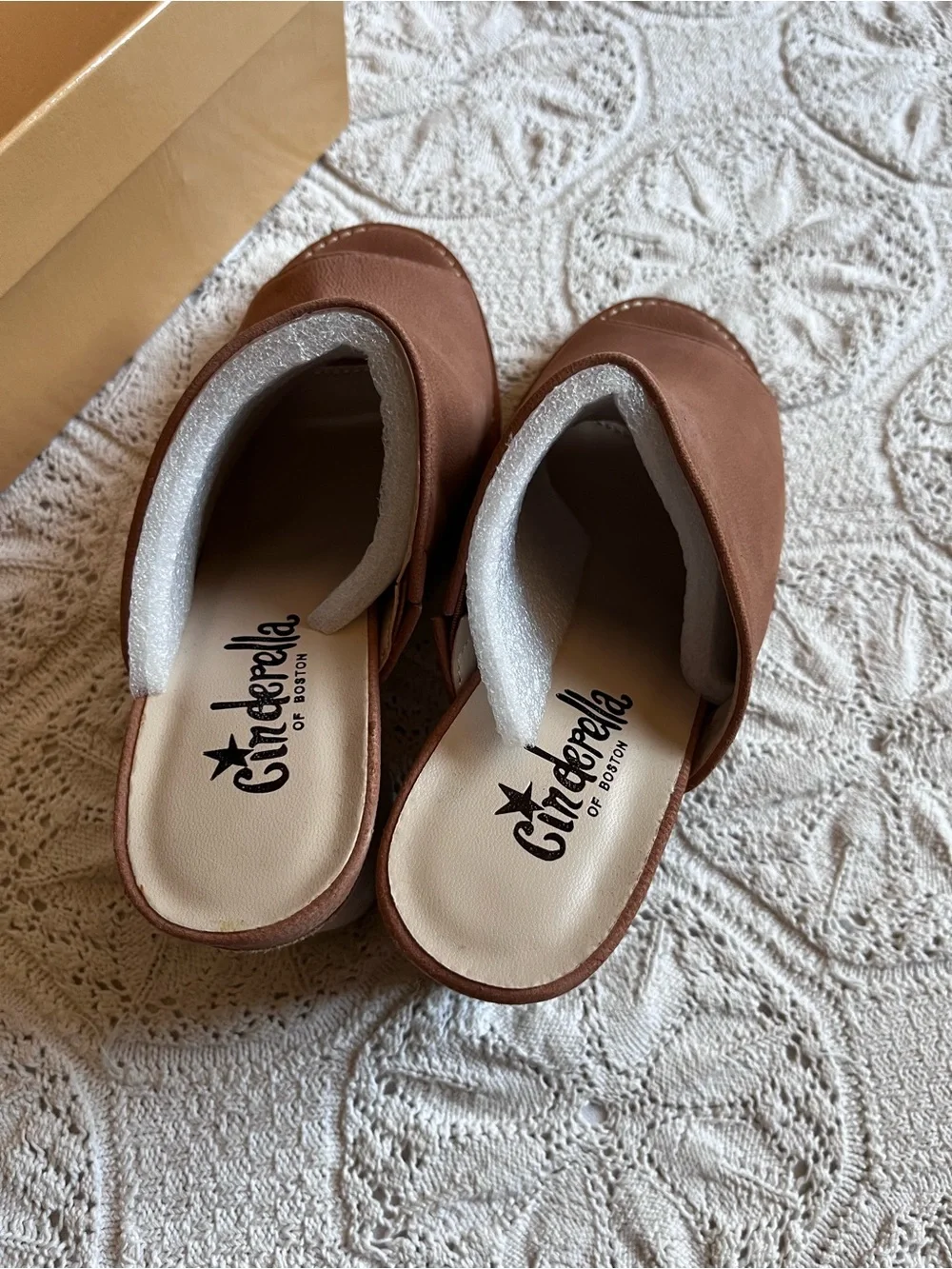 Cinderella of Boston leather block heel open toe sandals brown 5 petite